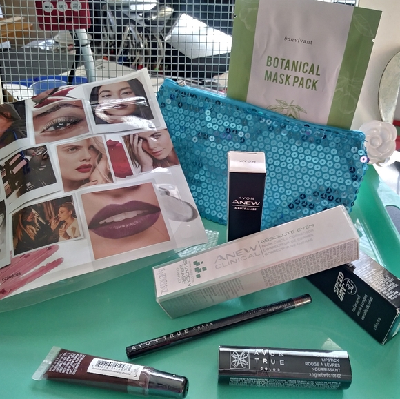 Avon's Beauty pack  (NTW) - Picture 3 of 4